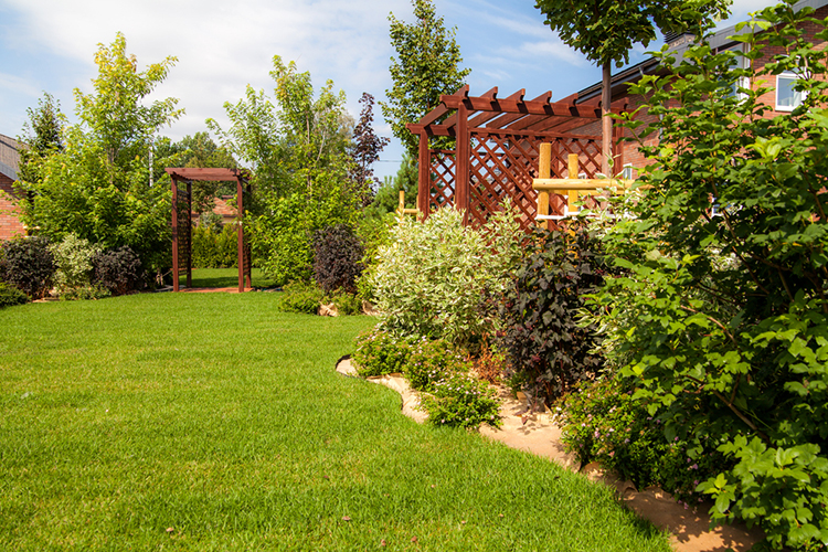 How Professional Landscaping in Green Bay Transforms Your Home’s Curb Appeal